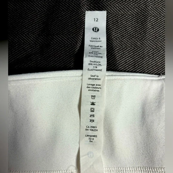 Ladies Sz 12 Black LuLuLemon Define Jacket *Luon Pre-Owned Excellent Condition - Picture 5 of 5